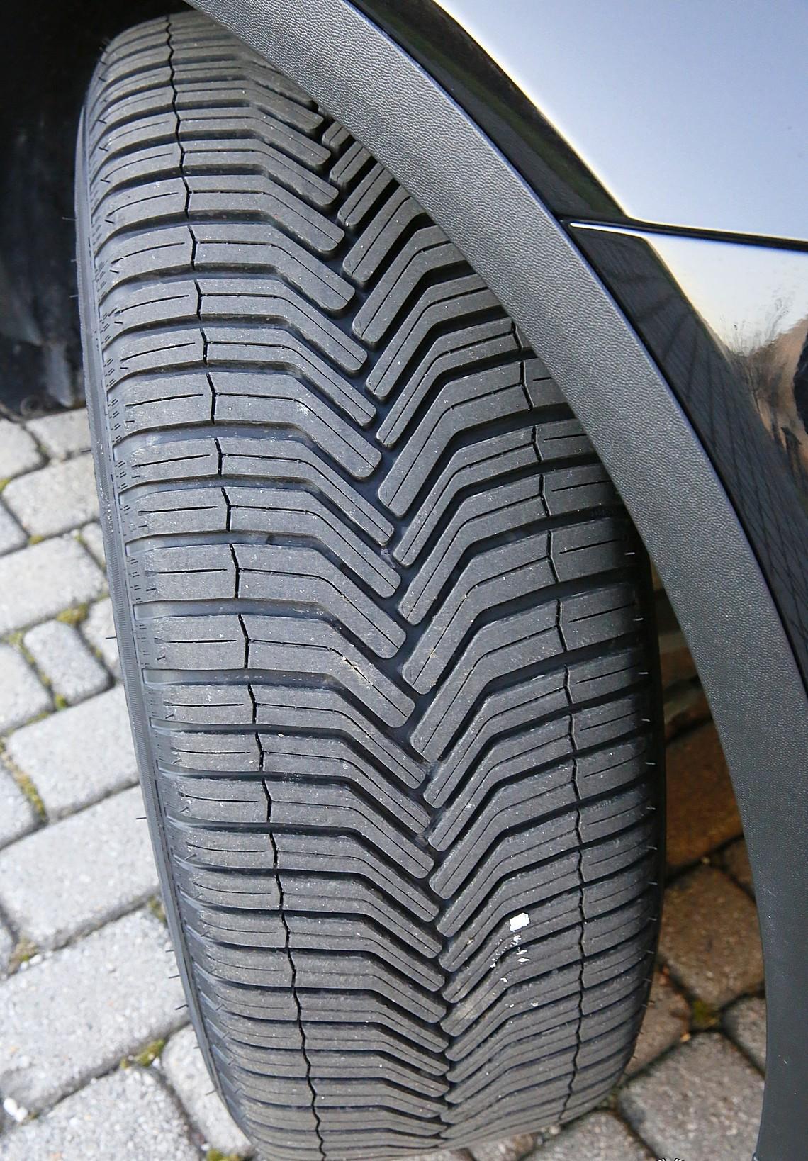 Шины Michelin CROSSCLIMATE SUV 235/55R18 104V, Автомобильные шины Michelin CrossClimate SUV 235/55R18 104V
Шины Michelin CROSSCLIMATE SUV 235/55R18 104V, Автомобильные шины Michelin CrossClimate SUV 235/55R18 104V