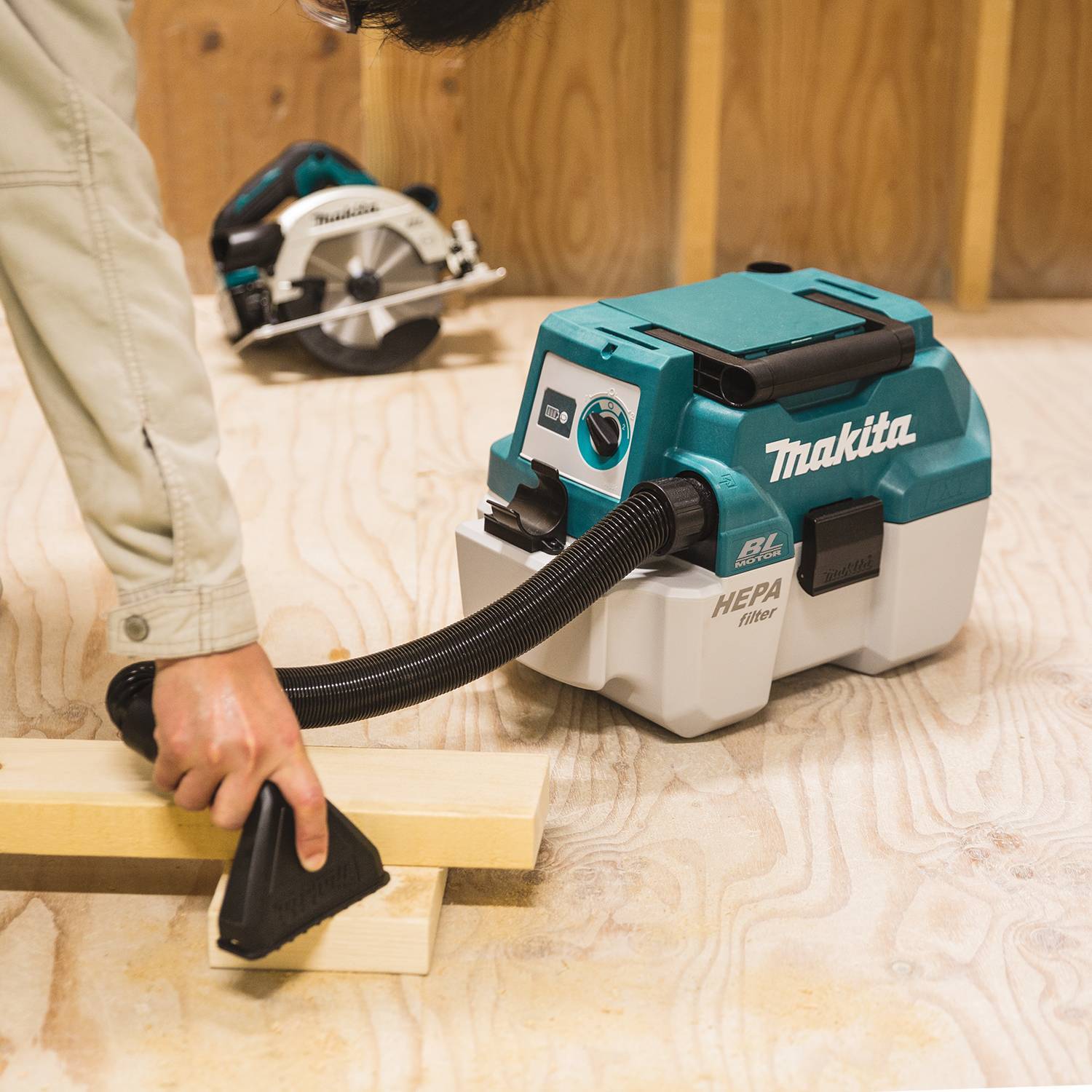 

Пылесос Makita DVC750LZ, Пылесос Makita DVC750LZ BL-motor аккумуляторный без АКБ и ЗУ