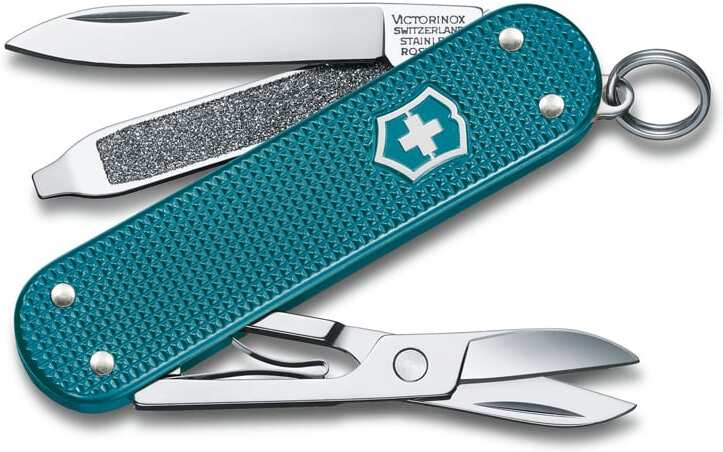 

Туристический нож Victorinox перочинный Classic Wild Jungle 58мм 7функц. [0.6221.242G], Мультитул Victorinox 0.6221.242G (зеленый)