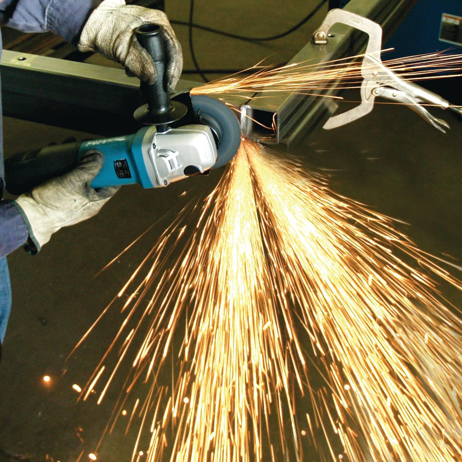 

Профессиональная угловая шлифмашина Makita 9565PC, 9565PC
