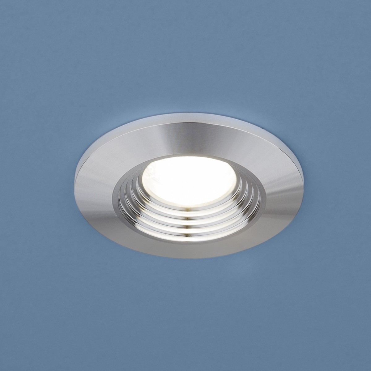 

Встраиваемый точечный светильник Elektrostandard 9903 LED 3W COB SL серебро