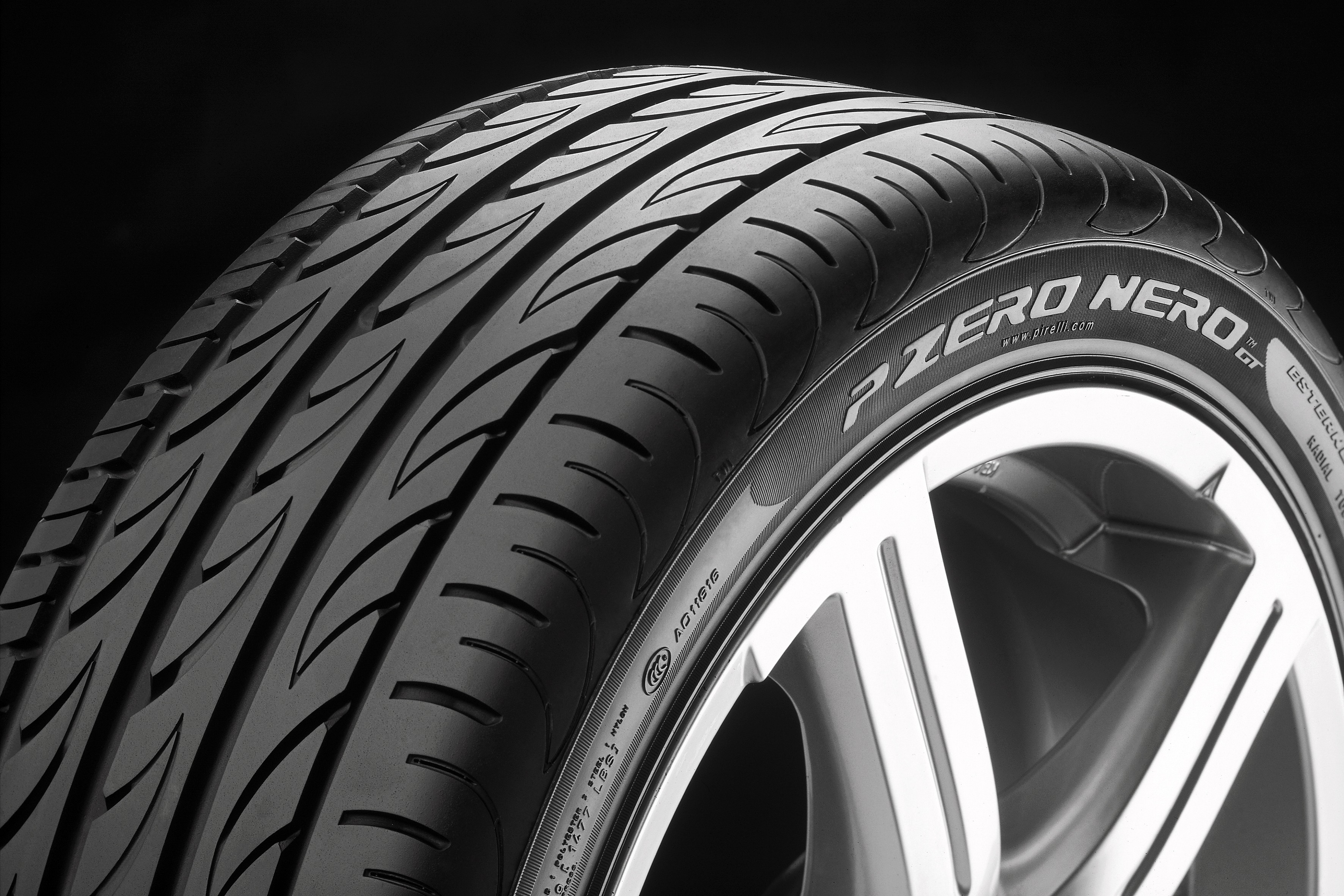 

Шины Pirelli P Zero Nero GT 225/50R17 98Y, P Zero Nero GT 225/50R17 98Y