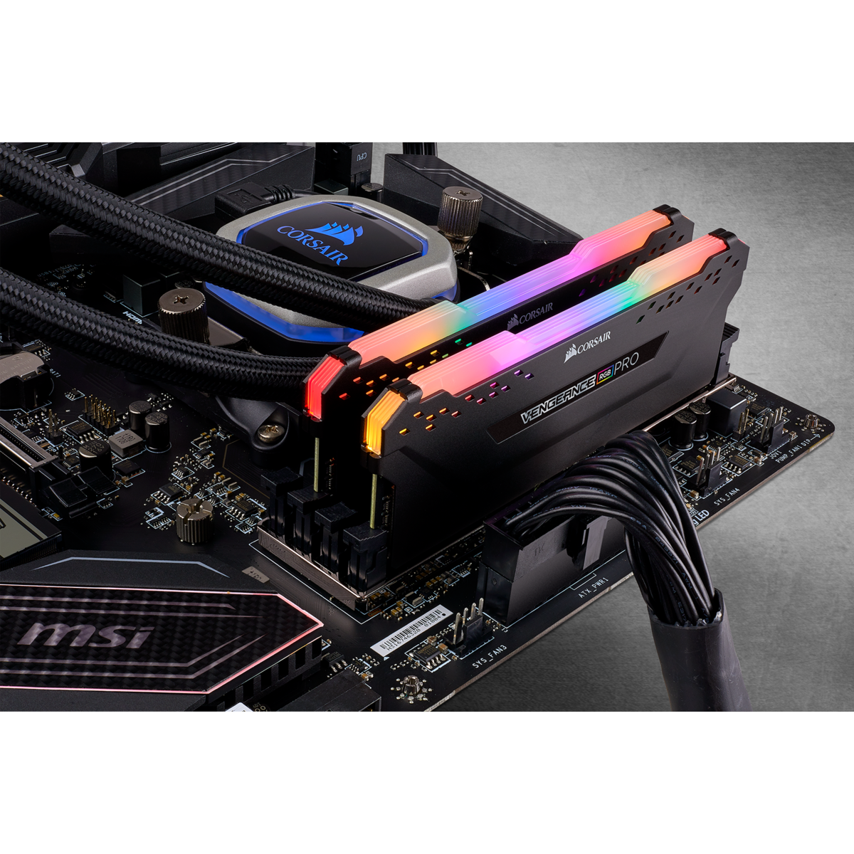 

Оперативная память Corsair Vengeance PRO RGB 2x8GB DDR4 PC4-32000 CMW16GX4M2K4000C19, Vengeance RGB Pro DDR4 DIMM 4000MHz PC4-32000 CL19-16Gb KIT