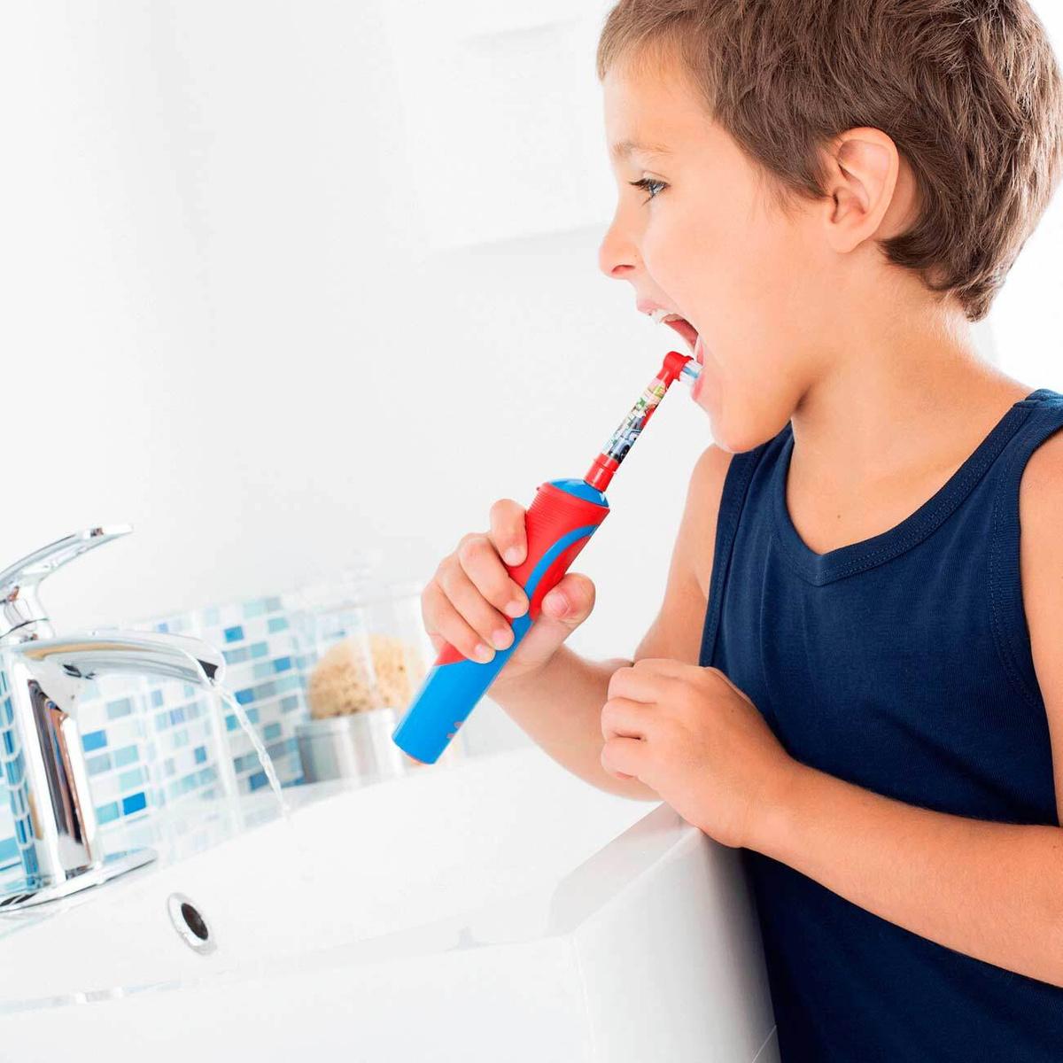 

Электрическая зубная щетка Braun Oral-B Vitality Kids D12.513K Incredibles2 красный/синий [80313554], Oral-B Vitality Kids D12.513K Incredibles2