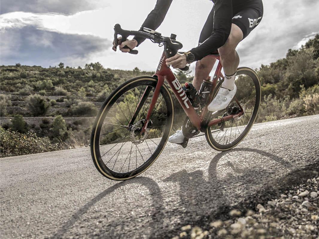 

Велосипед BMC Teammachine SLR01 Disc One Dura Ace Di2 2019 / SLR01DiscOne 54 серый/красный/карбон, Teammachine SLR01 Disc One Dura Ace Di2 2019 / SLR01DiscOne 54
