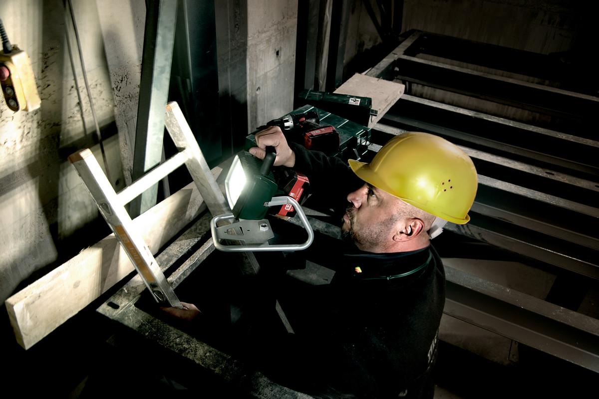 

Универсальный аккумуляторный фонарь Metabo 600370000, Фонарь SLA 14.4-18 LED (600370000) без ЗУ и АКБ стержневой
