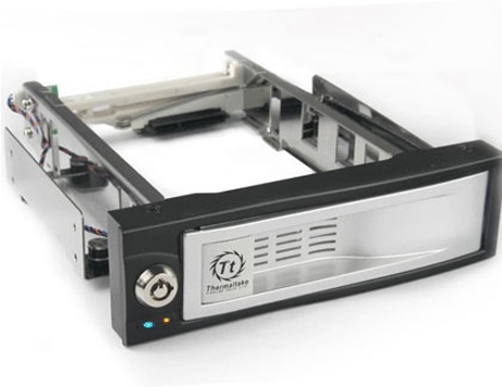 

Бокс для жесткого диска Thermaltake Max4 N0023SN SATA II пластик/серебристый