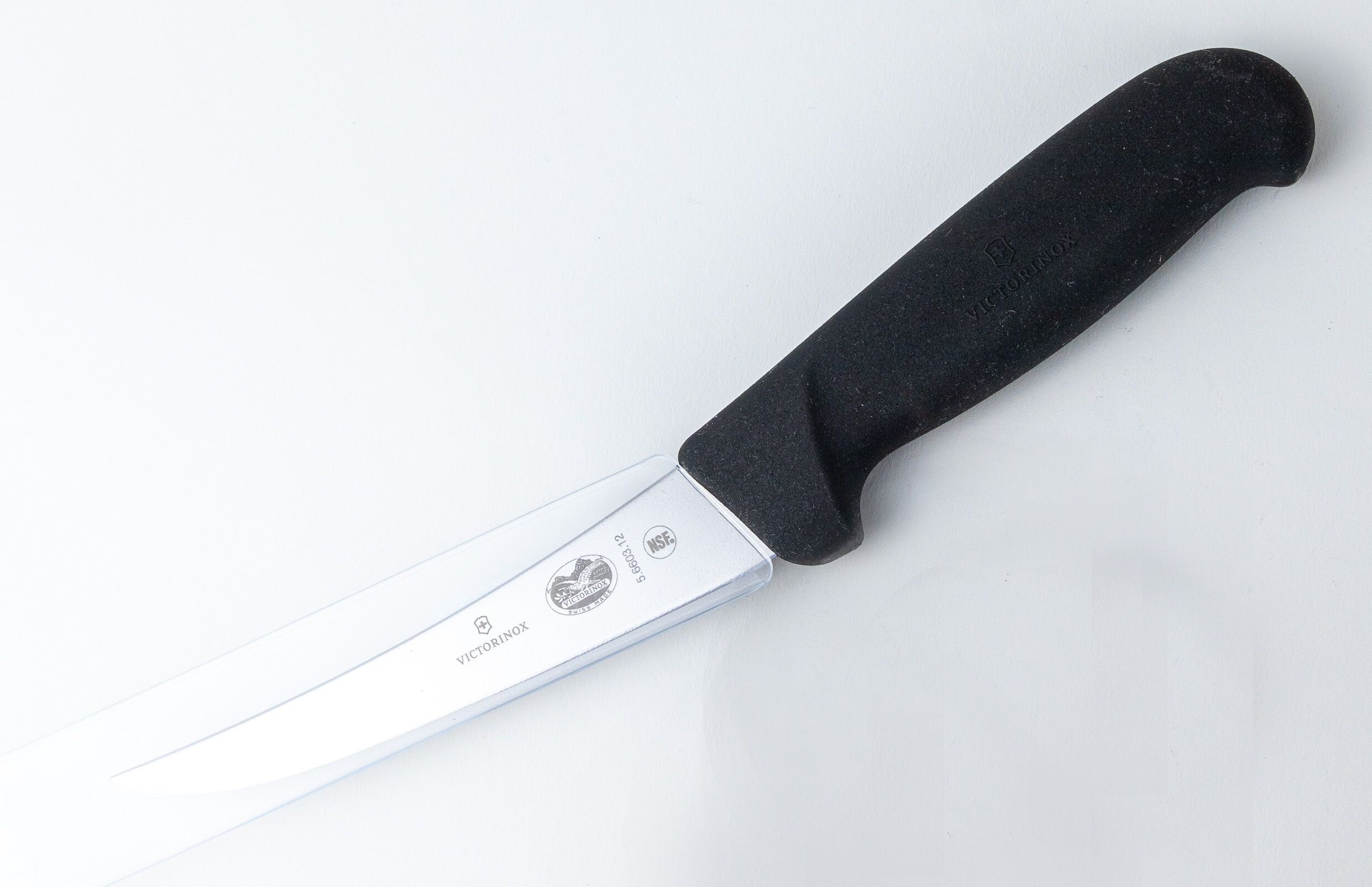 

Кухонный нож Victorinox Fibrox разделочный для мяса 120мм красный [5.6601.12], Кухонный нож Victorinox Fibrox 5.6601.12