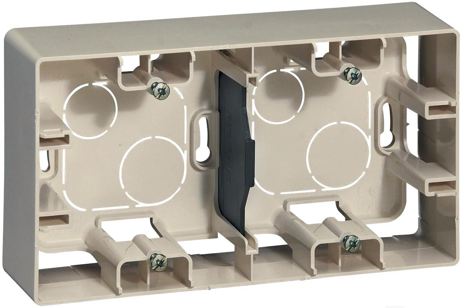 

Подрозетник Legrand Etika 672540 слоновая кость