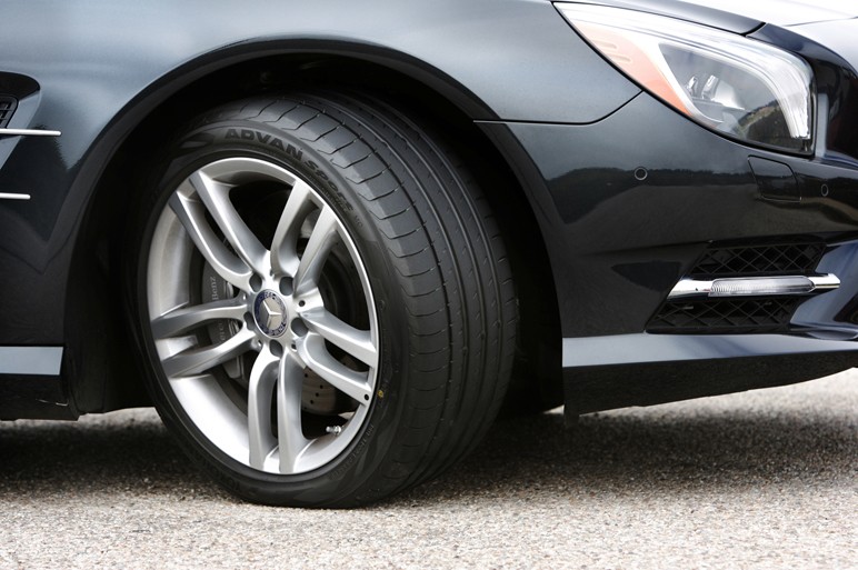 

Шины Yokohama ADVAN Sport V105 255/40R19 100Y, ADVAN Sport V105 255/40R19 100Y
