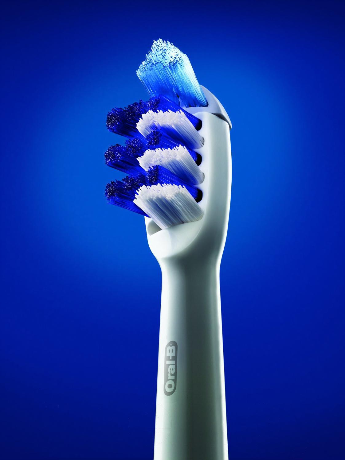 

Зубная щетка (ирригатор) Braun Oral-B CrossAction PRO 500 голубой [80273462], Электрическая зубная щетка Braun Oral-B CrossAction PRO 500 80273462 голубой