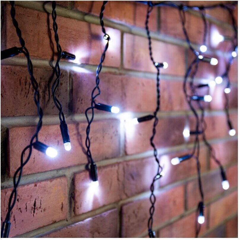 

Новогодняя гирлянда Neon-night Айсикл 2.4x0.6m 88 LED White [255-032], Гирлянда Айсикл (бахрома) светодиодный, 2,4 х 0,6 м, черный провод, 220В, диоды белые, NEON-NIGHT