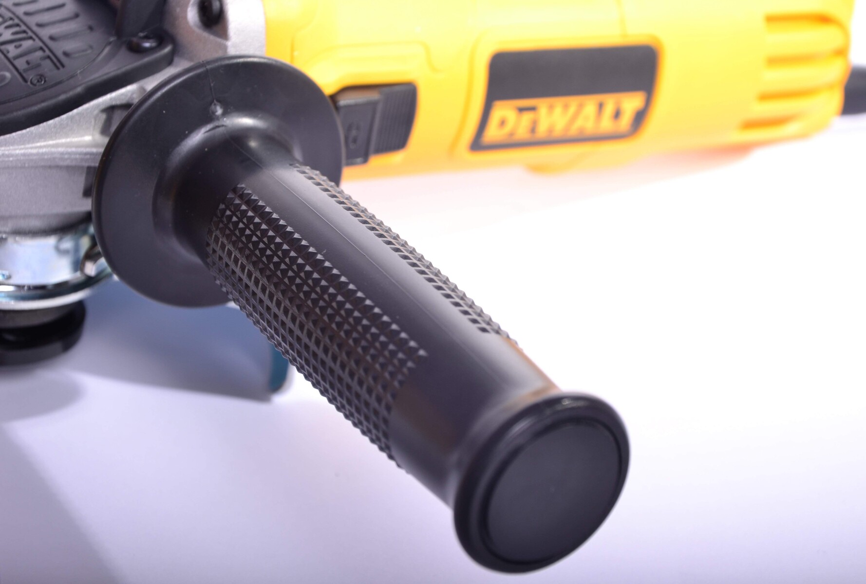 

Угловая шлифмашина DeWalt DWE4051, DWE4051