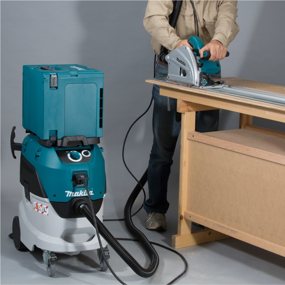 

Пылесос Makita VC4210L