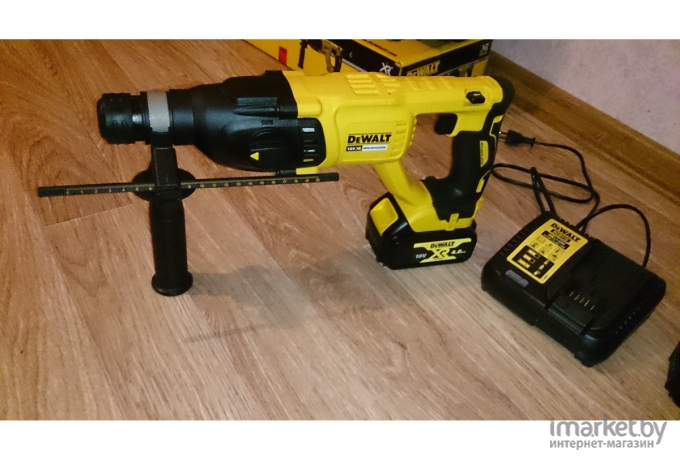 Профессиональный перфоратор DeWalt DCH133N-XJ