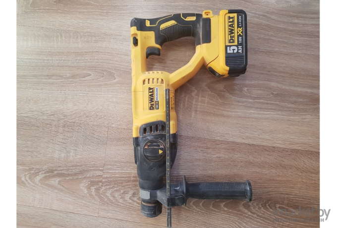 Профессиональный перфоратор DeWalt DCH133N-XJ