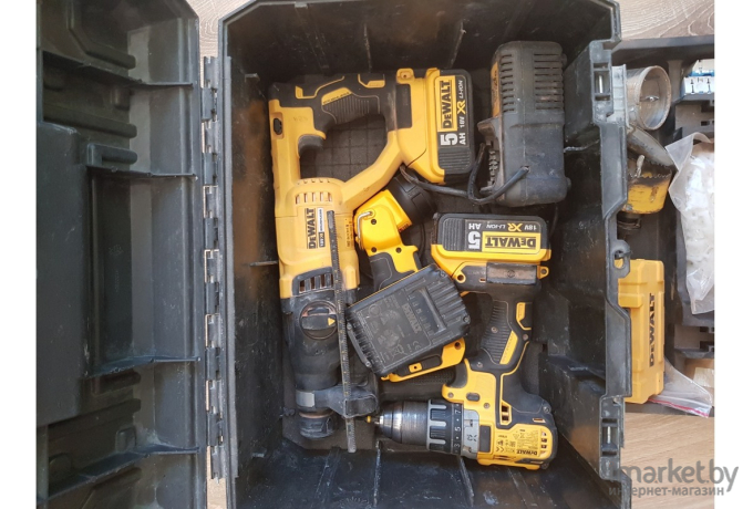 Профессиональный перфоратор DeWalt DCH133N-XJ