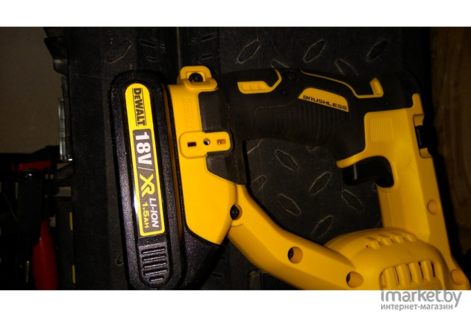 Профессиональный перфоратор DeWalt DCH133N-XJ