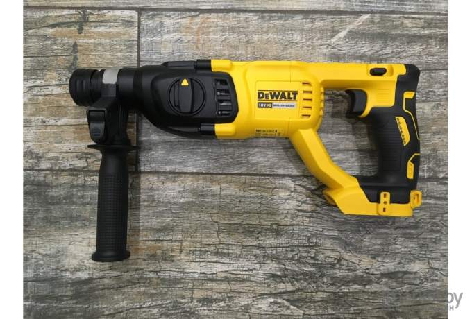 Профессиональный перфоратор DeWalt DCH133N-XJ