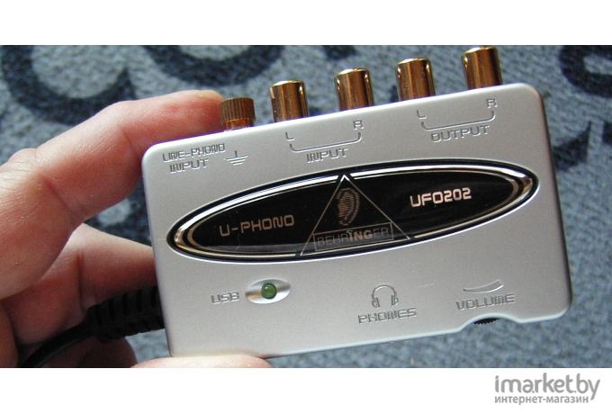 Аудиоинтерфейс Behringer UFO202