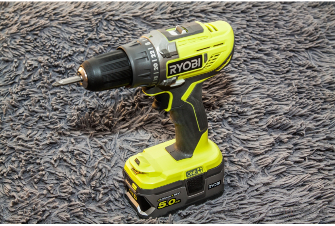 Аккумуляторная дрель-шуруповерт Ryobi R18DD3-220S 5133003348