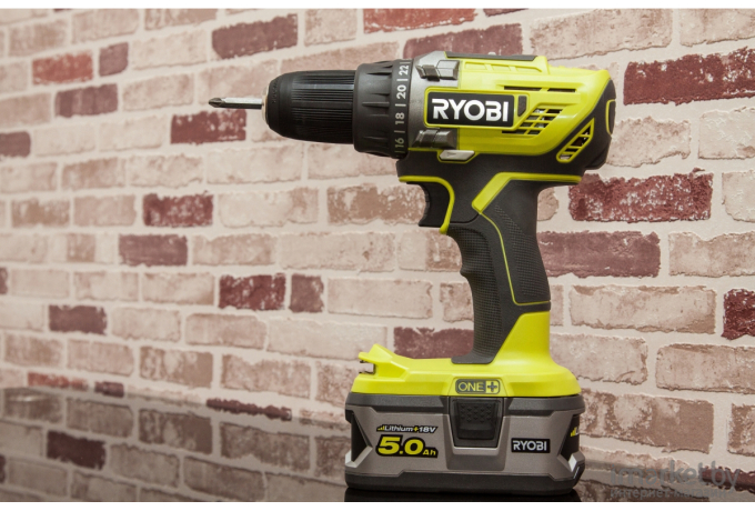 Аккумуляторная дрель-шуруповерт Ryobi R18DD3-220S 5133003348