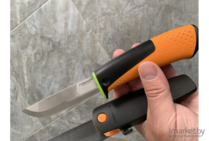 Нож строительный Fiskars Нож для тяжелых работ с точилкой [1023619]