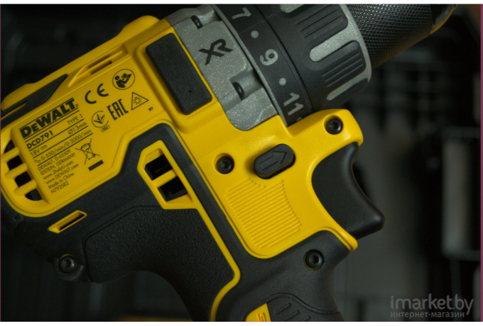 Дрель-шуруповерт DeWalt DCD791NT