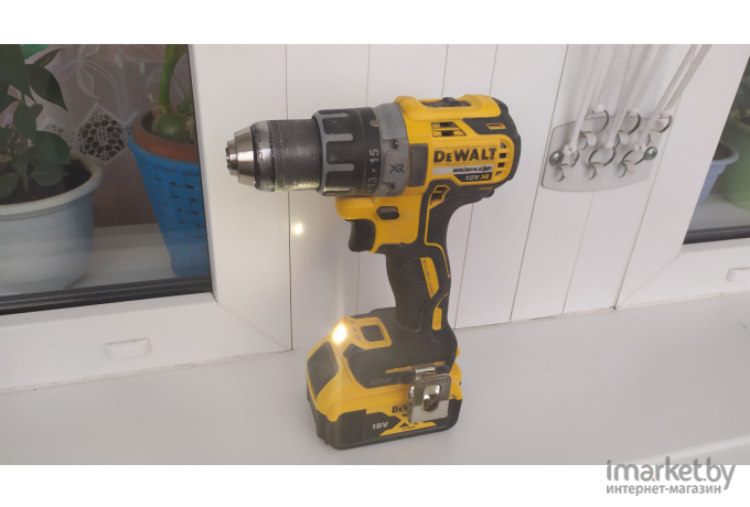 Дрель-шуруповерт DeWalt DCD791NT