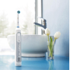 Электрическая зубная щетка Braun Oral-B Genius 8000 белый