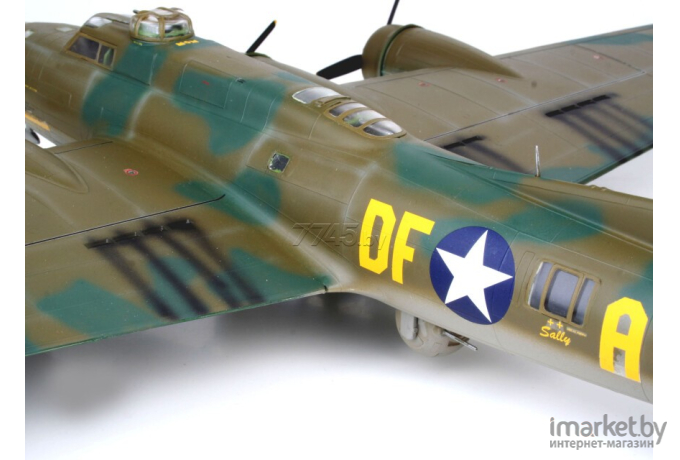 Сборная модель Revell Американский бомбардировщик Boeing-17F Memphis Belle [04297]