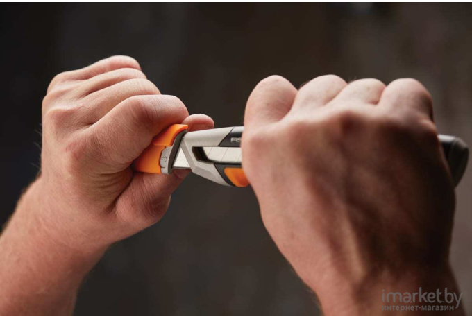 Нож строительный Fiskars 1027227