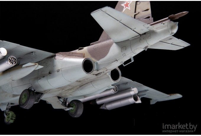 Сборная модель Звезда Советский штурмовик Су-25 (ZV-7227П)