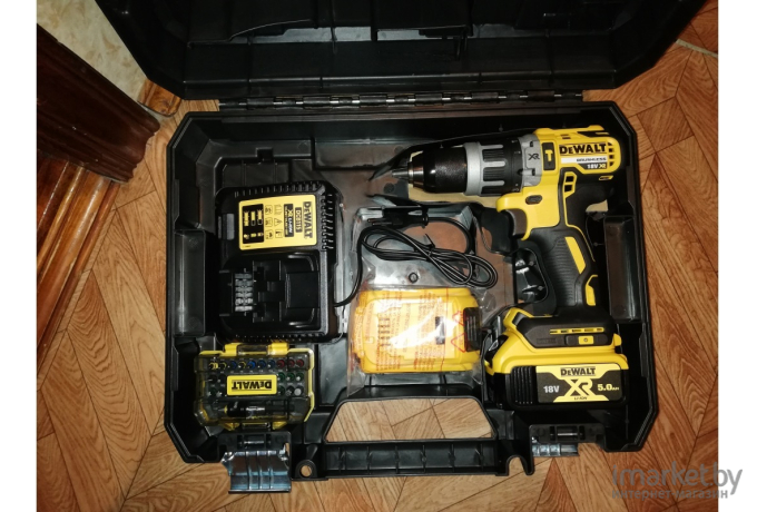 Дрель-шуруповерт DeWalt DCD796P2