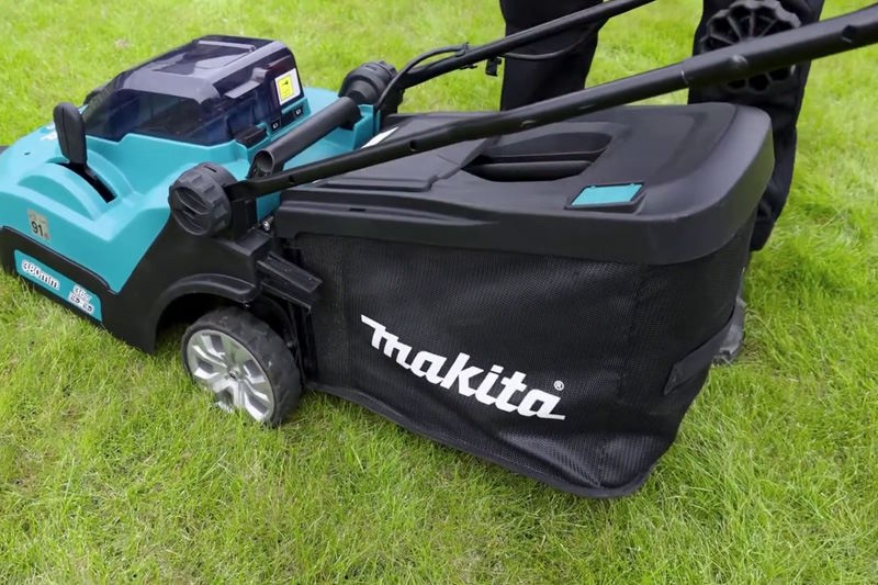 Makita DLM382