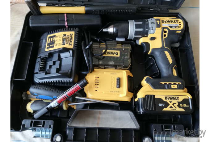 Дрель-шуруповерт DeWalt DCD796P2